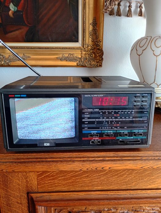 TV portabil cu radio și ceas deșteptător