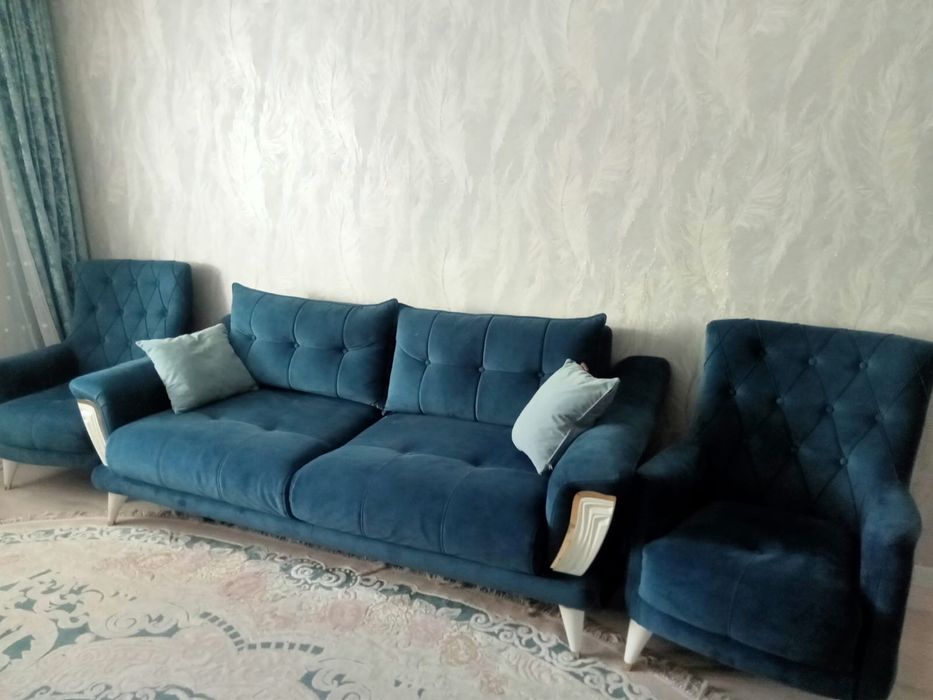 Продам диван с креслами
