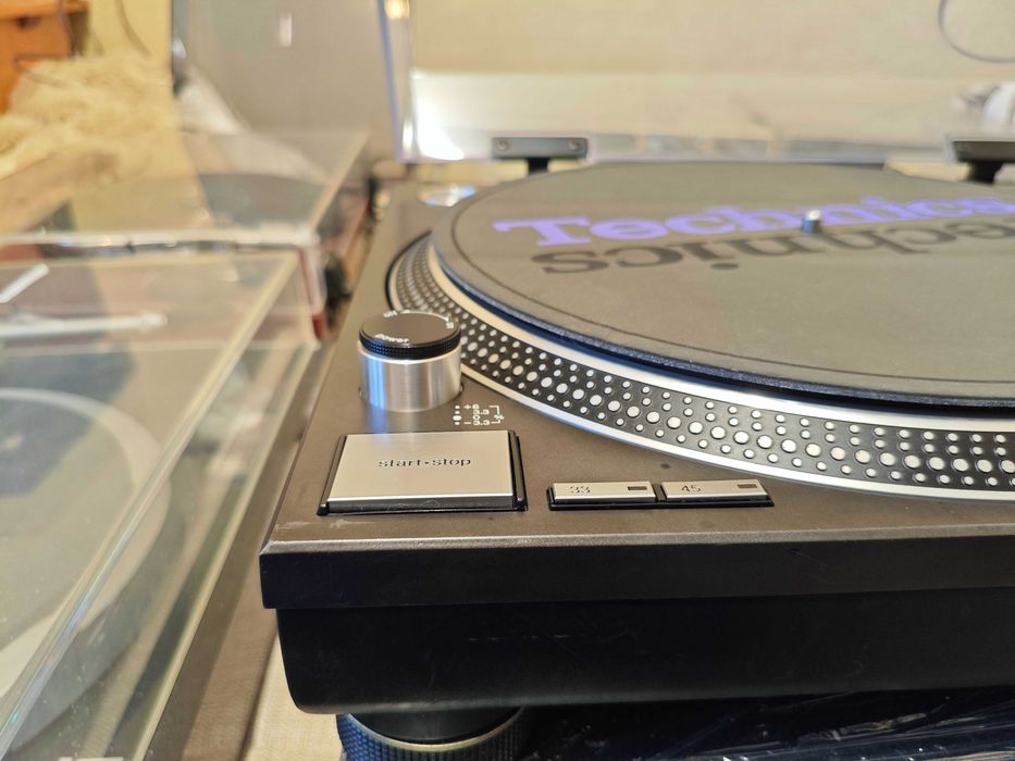 Проигрыватель виниловых дисков Technics SL-1200 mk3