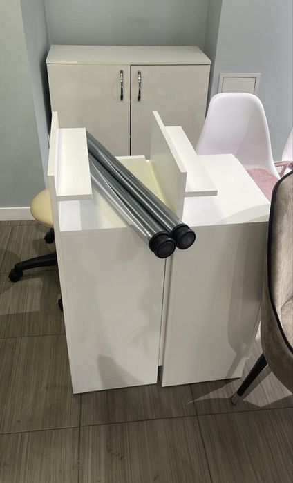 Маникюрный столик