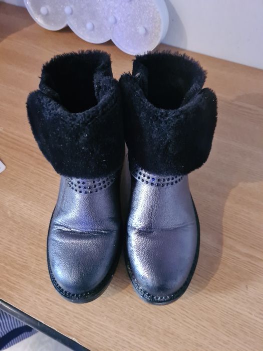 Vand bocanci fete mar 34 ca noi la 45 lei Timișoara