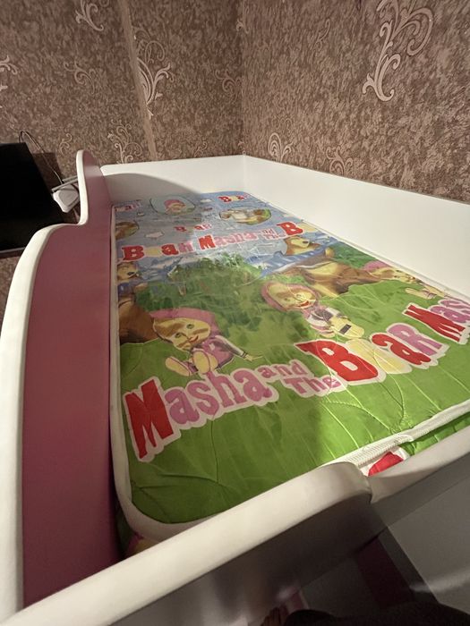 Срочно продам Двухъярусная кровать , письменный стол