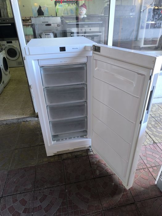 Фризер Miele FN 22263 ws - 194 литра.