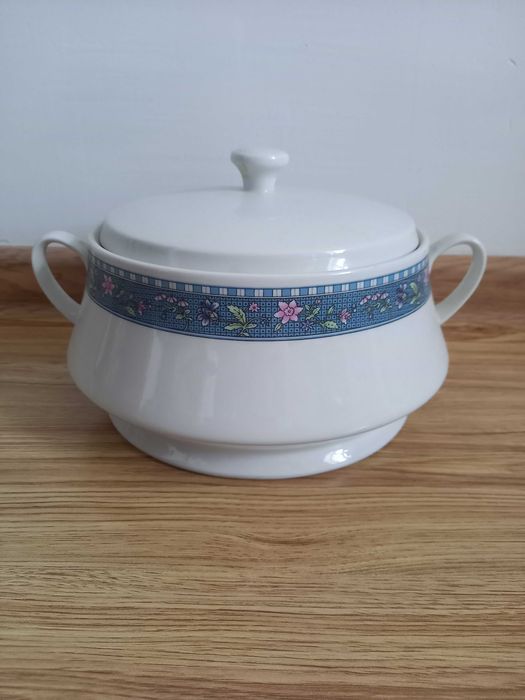 Продам разную посуду.