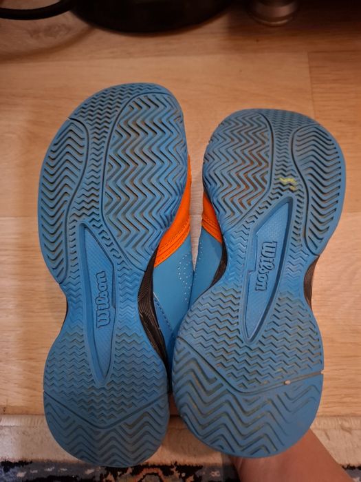 Теннисные кроссовки