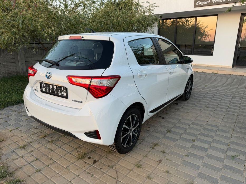 Toyota Yaris facelif 1.5 benzina / Hybrid /2018/Front, Line assist/Camera/Navi/Clima