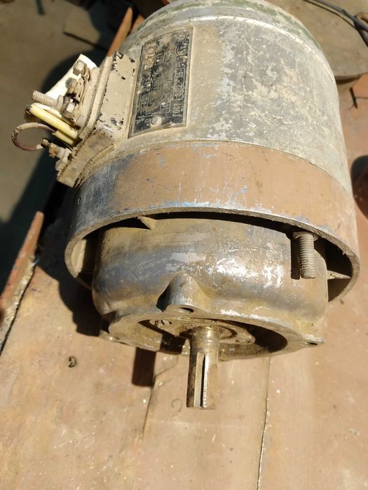 Электромоторы трехфазные асин. 1 квт, 2850 об.   и  270 вт, 1400 об