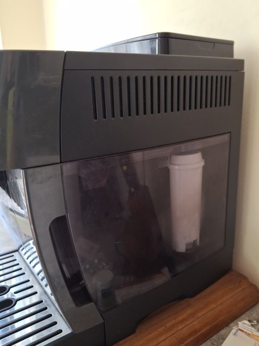 Vând  Espressor automat Delonghi