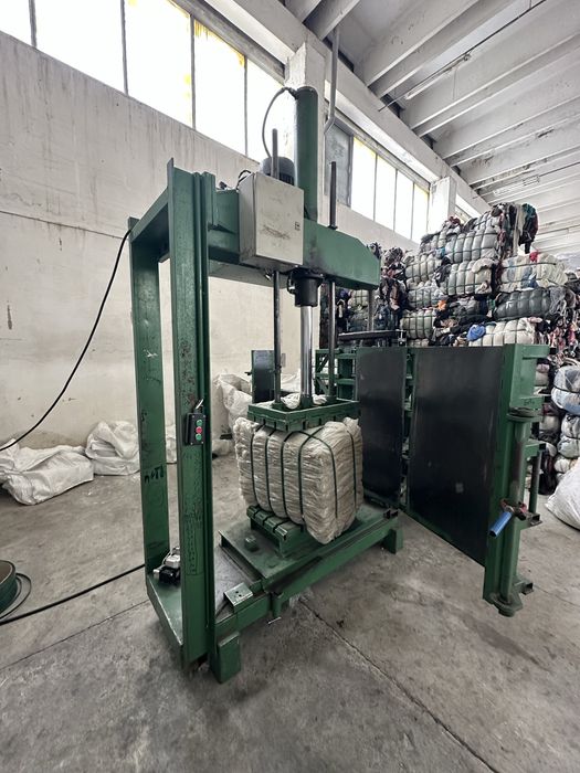 Преса/Балировачка за дрехи