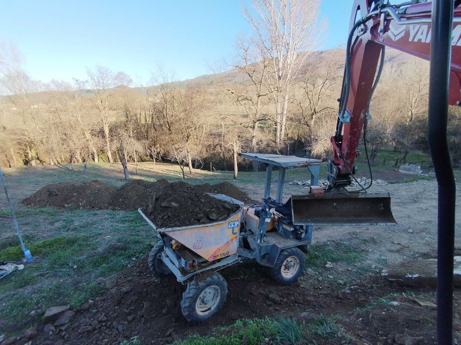 Услуги с ДЪМПЕР 4х4 на трудно достъпни места.