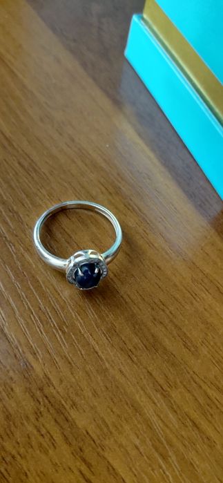 Золотое кольцо с сапфиром и бриллиантами