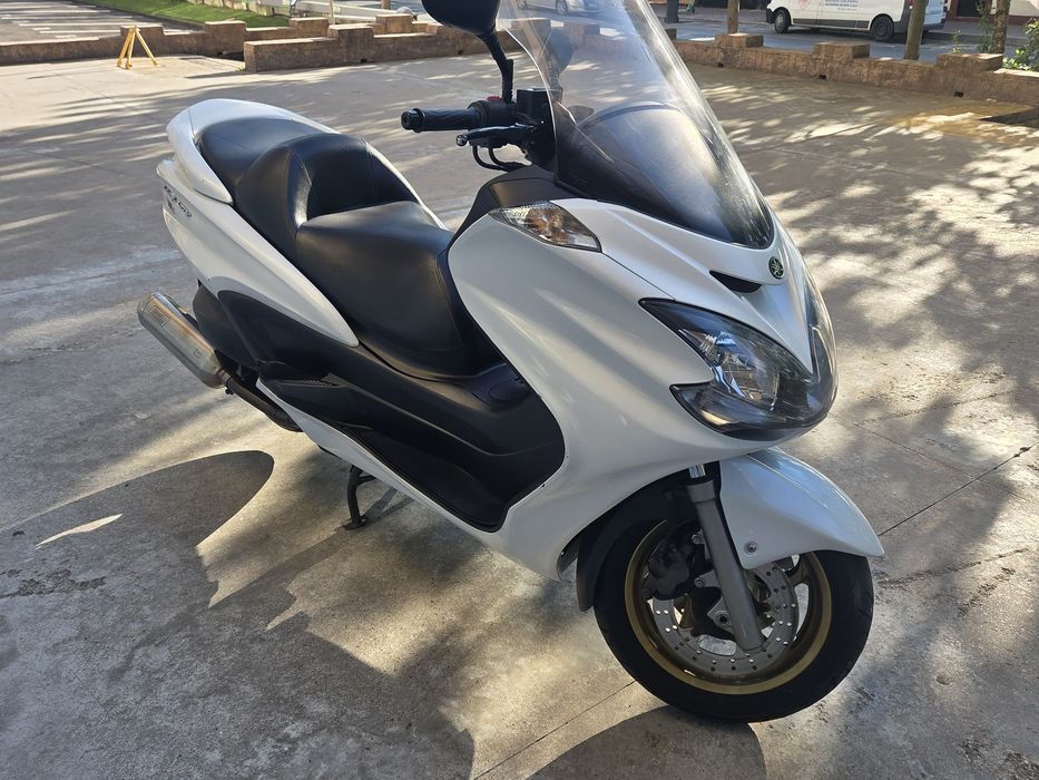 Vând yamaha majesti 400