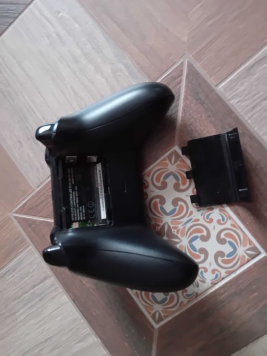 Manetă xbox one! Nu merge să o conectezi prin fir.