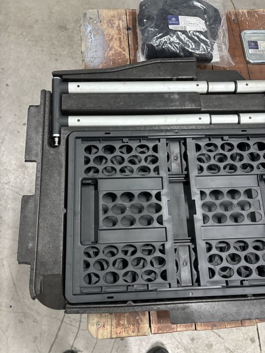 органайзер/аксесоари/разделител/мрежа за mercedes benz w204