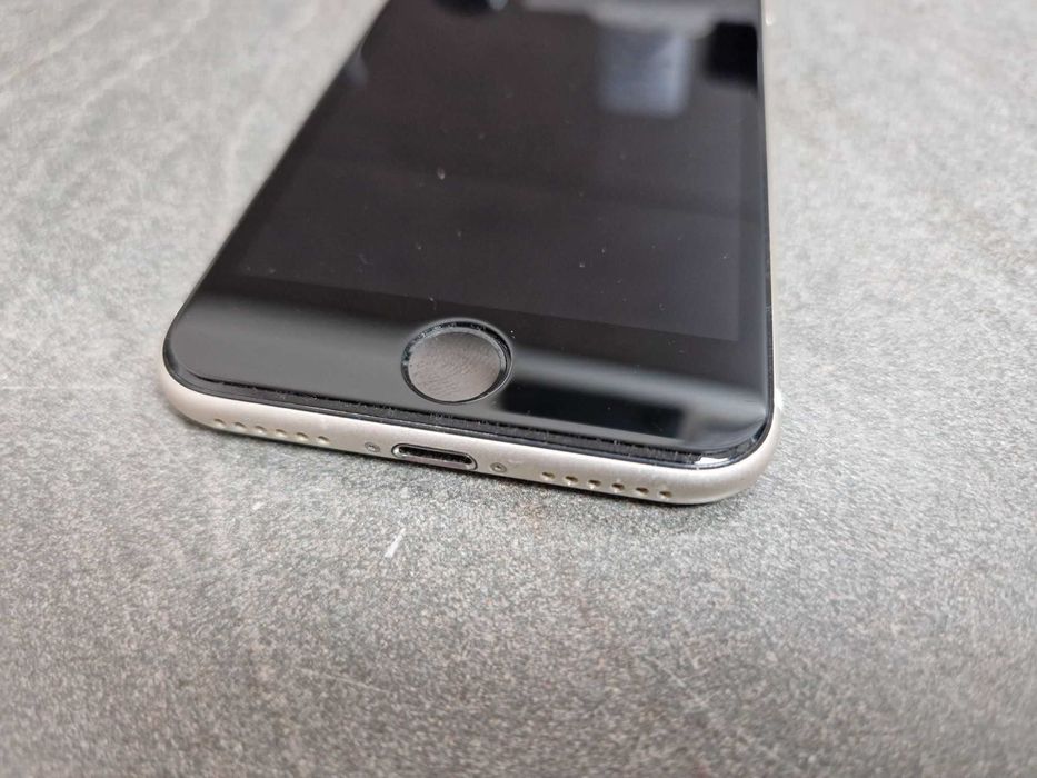 Iphone SE 128Gb Neverlocked bat 83 la suta