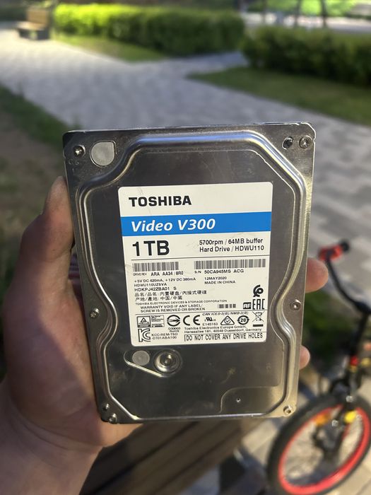 1)Жесткий диск Toshiba 2)Видеокарта Gainward Geforce