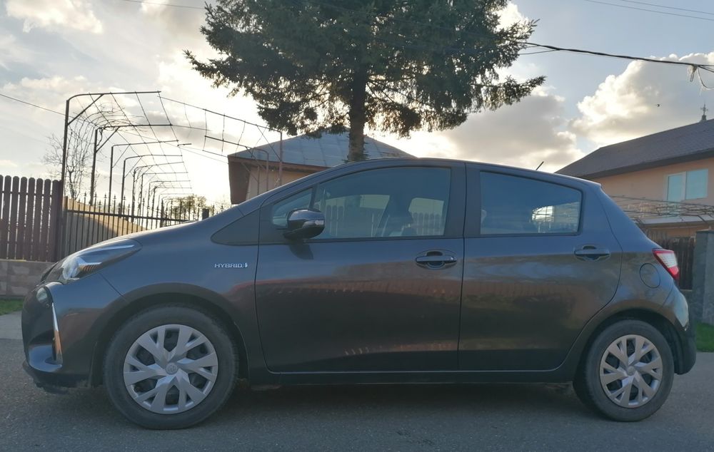 Toyota Yaris Hybrid 2019,automată,motor 1.5 benzină, consum foarte mic,cumpărată de nouă din țară.Carte service. Accept test reprezentanță
