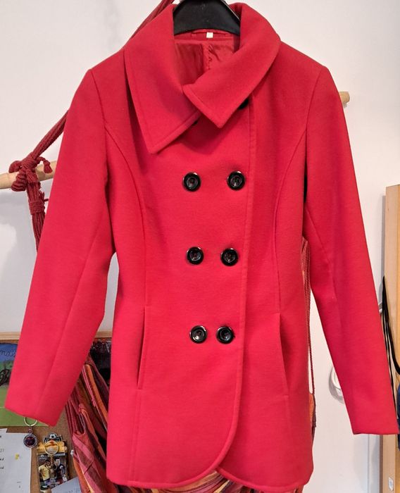 Palton rosu, dama, mar.36 (S)