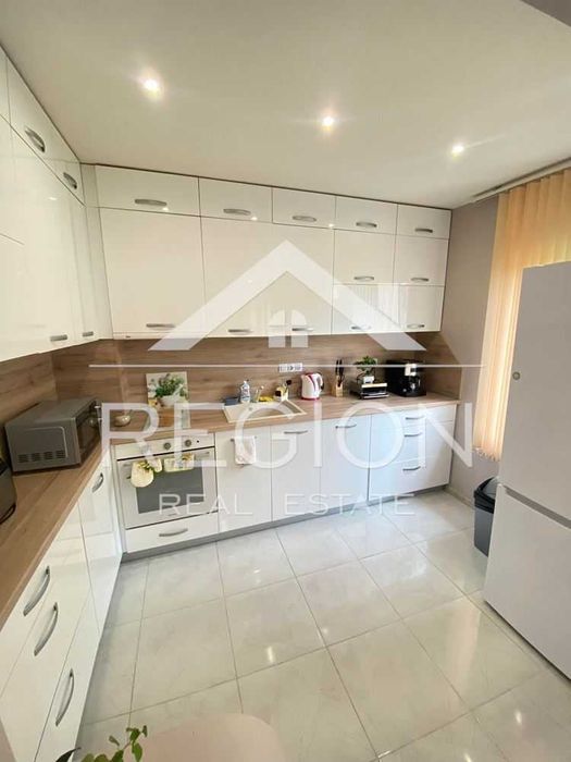 Дава се под наем Тристаен апартамент в Варна, Морска градина - 100 кв.м за 765 € - Снимка #1