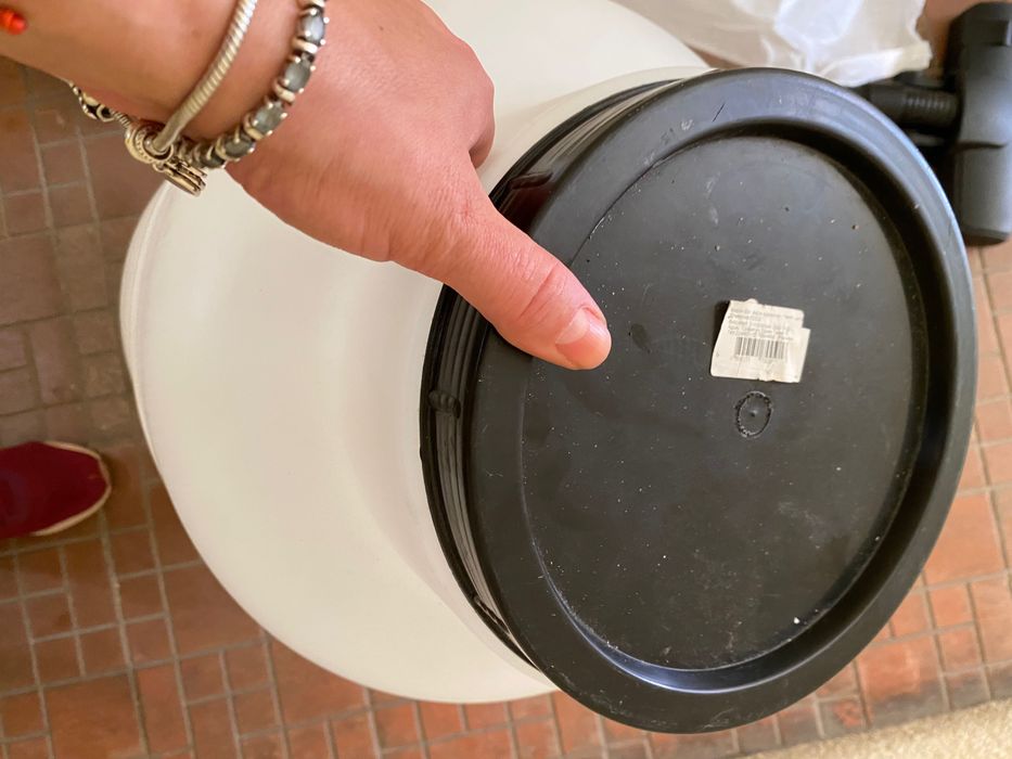 2 нови бидона по 60 литра