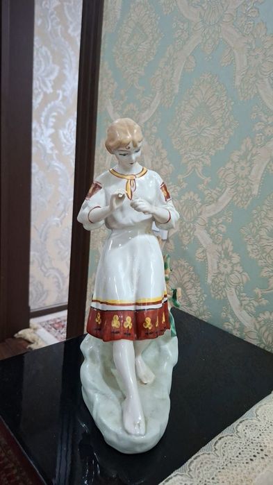 Статуэтки гадание на ромашке в отличном состоянии