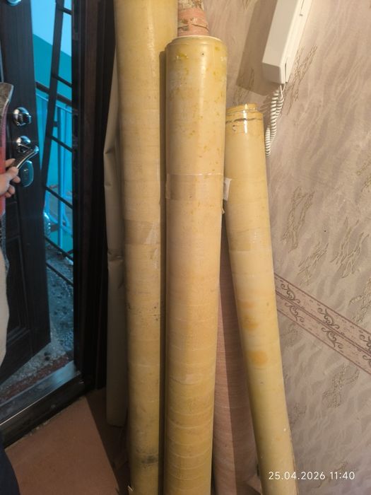 3 куска линолеума  3-4 мм.