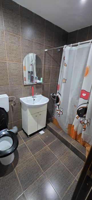 Închiriez garsoniera confort 1