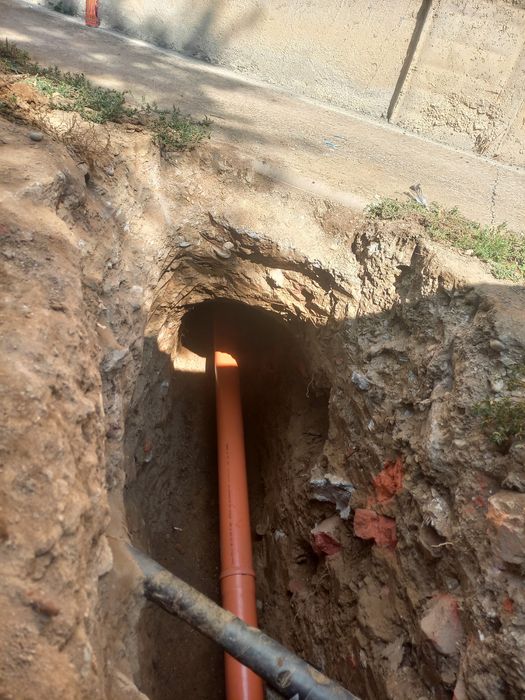 drenaje și canalizări, săpături cu utilaje
