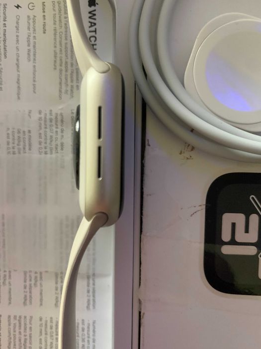 Apple Watch SE  2023 40mm Starlight