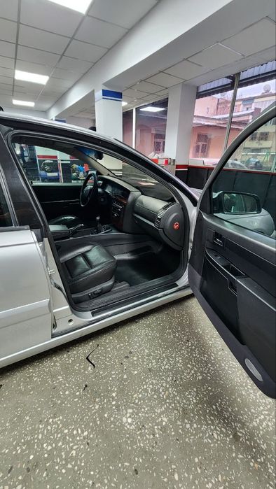 Opel omega srochno sotiladi