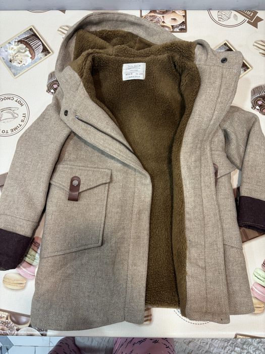 Детское пальто, шапки, перчатки, кофты