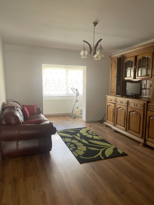 Inchiriez apartament in zona Racadau
