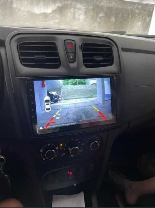 Navigație Android 15  2GB RAM Dedicata Dacia Logan/Sandero – CarPlay