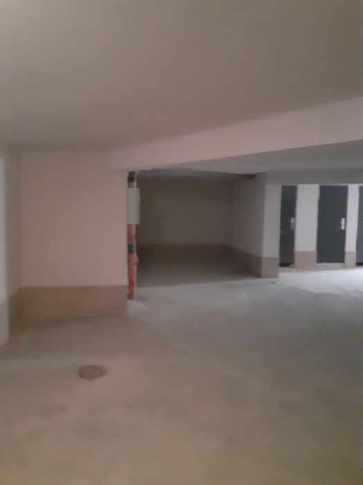 Паркомясто ( закрито)