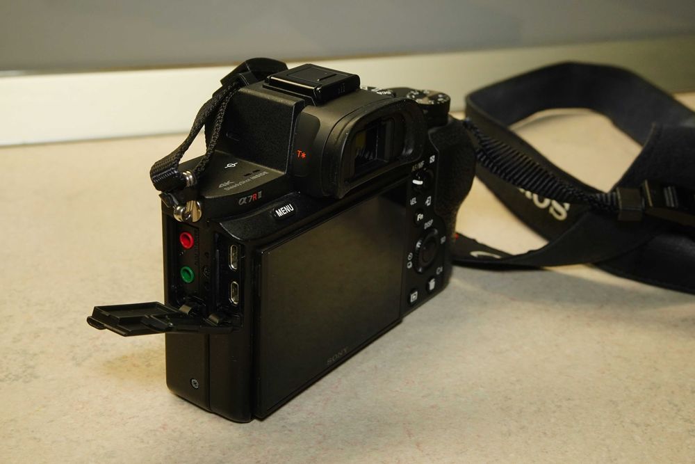 Sony A7RII Body – Pachet Complet, 9.975 cadre, stare impecabilă