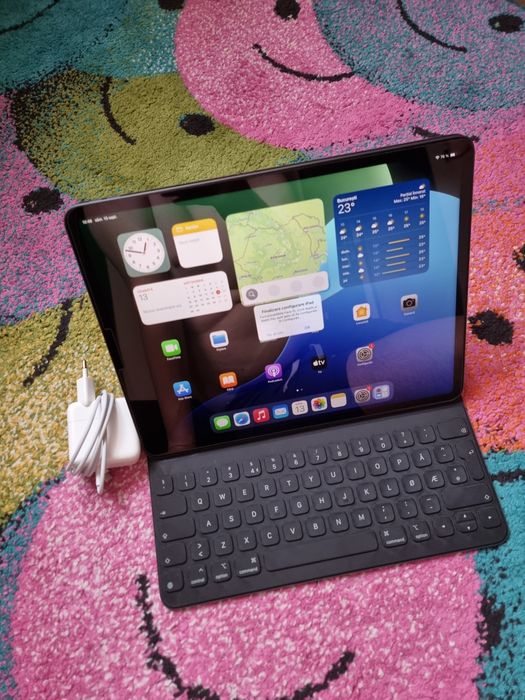 Apple iPad pro 5 de  12,9 inch cu Apple smart keyboard