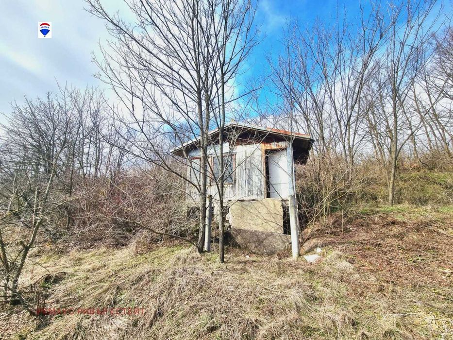 Вила с двор за продажба местност Дрибак, с. Николово