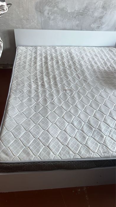 Отдам кроовать с матрасом