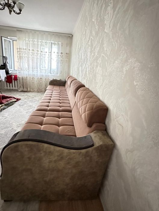 Продается диван в хорошым состояние