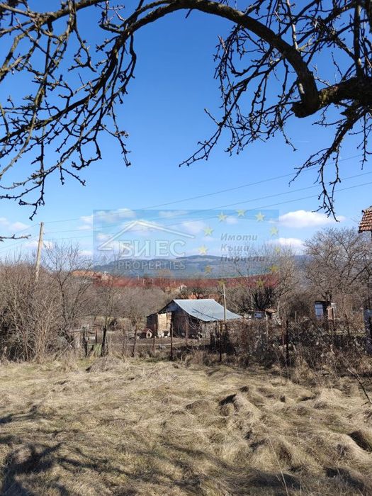 Парцел - 526 м2 в с. Николаево