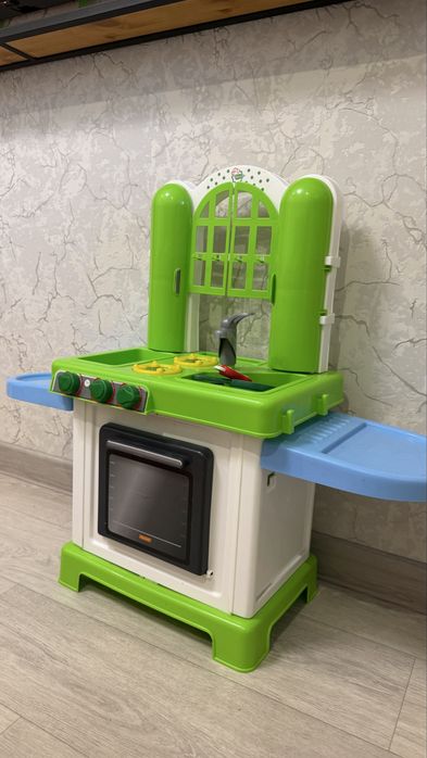 Продам детскую кухню