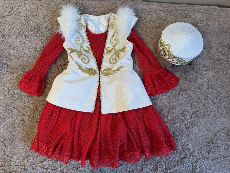 Платье для девочек. Жилеткасымен, бас киімімен бірге