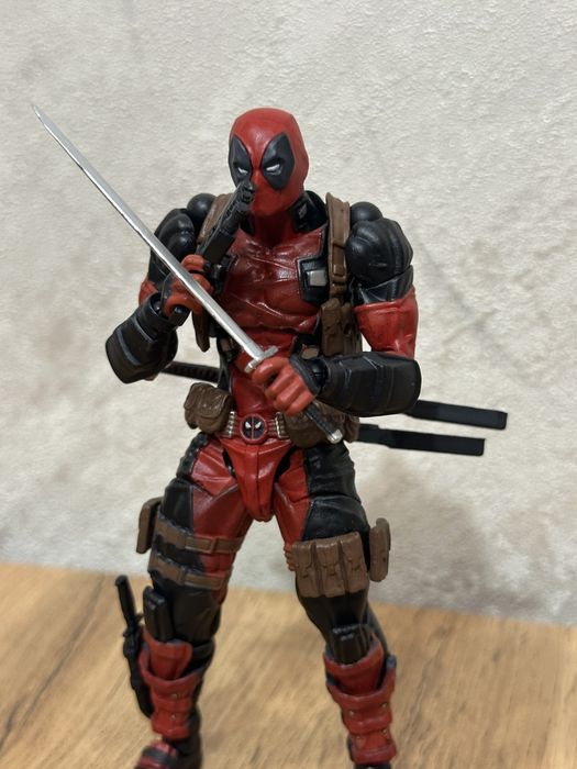 Фигурка Revoltech Deadpool