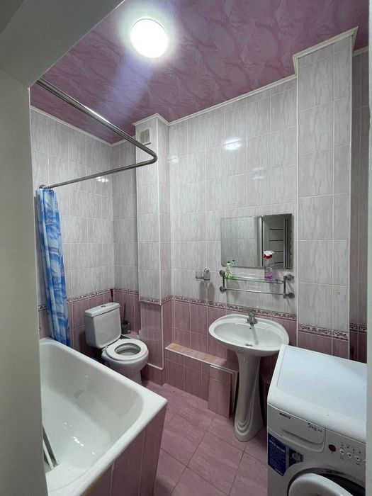 Чиланзар 1 квартал высокопотолочка 2 комнатная