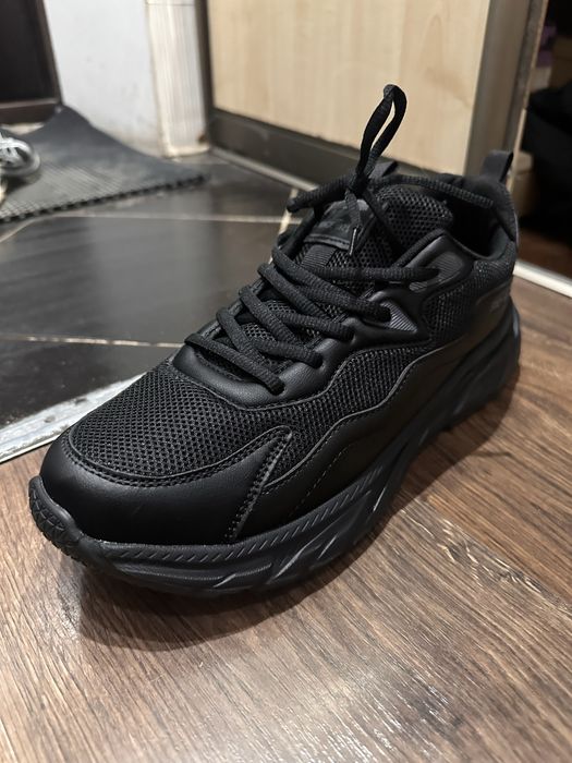 Кроссовки новые 46