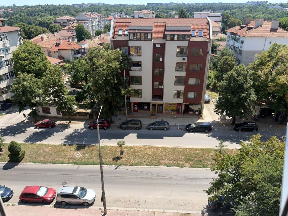Собственик продава  просторен и светъл апартамент с площ 89кв.м