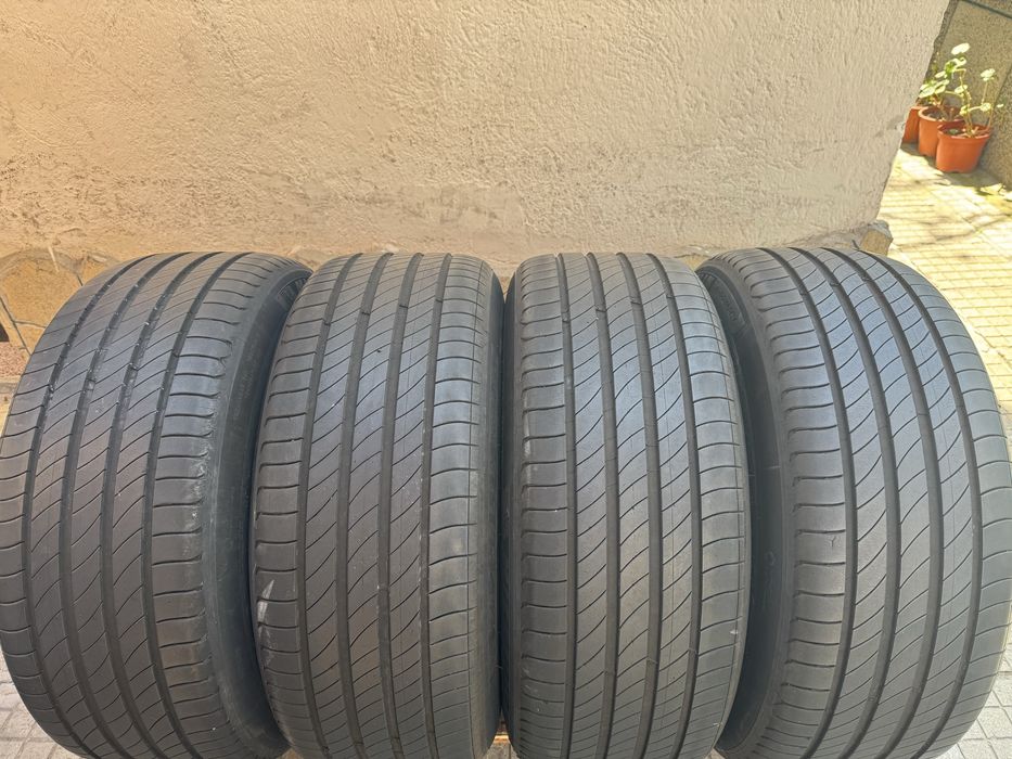 Автомобилни гуми 235 45 18 Mishelin