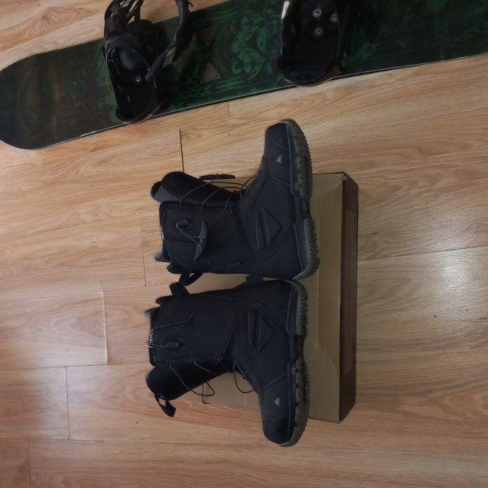 Продам сноуборд с ботинками BURTON