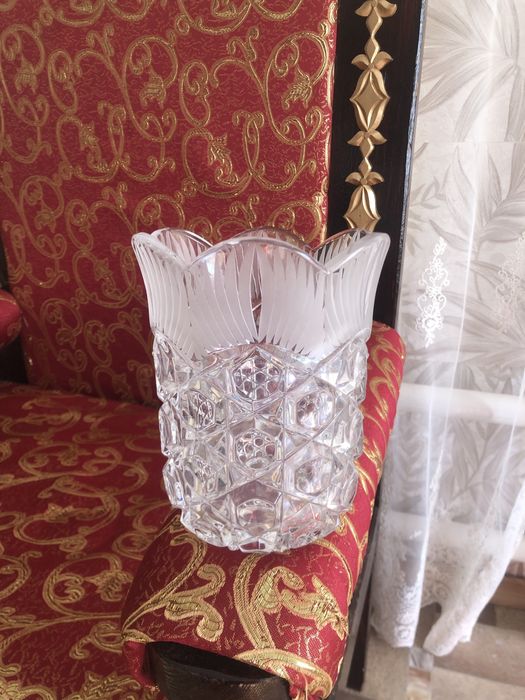 Хрустальная ваща для цветов