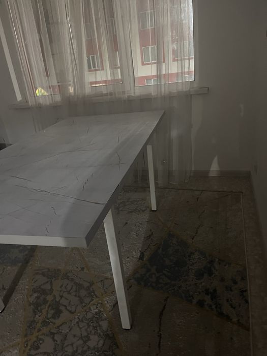 Кухонный стол.